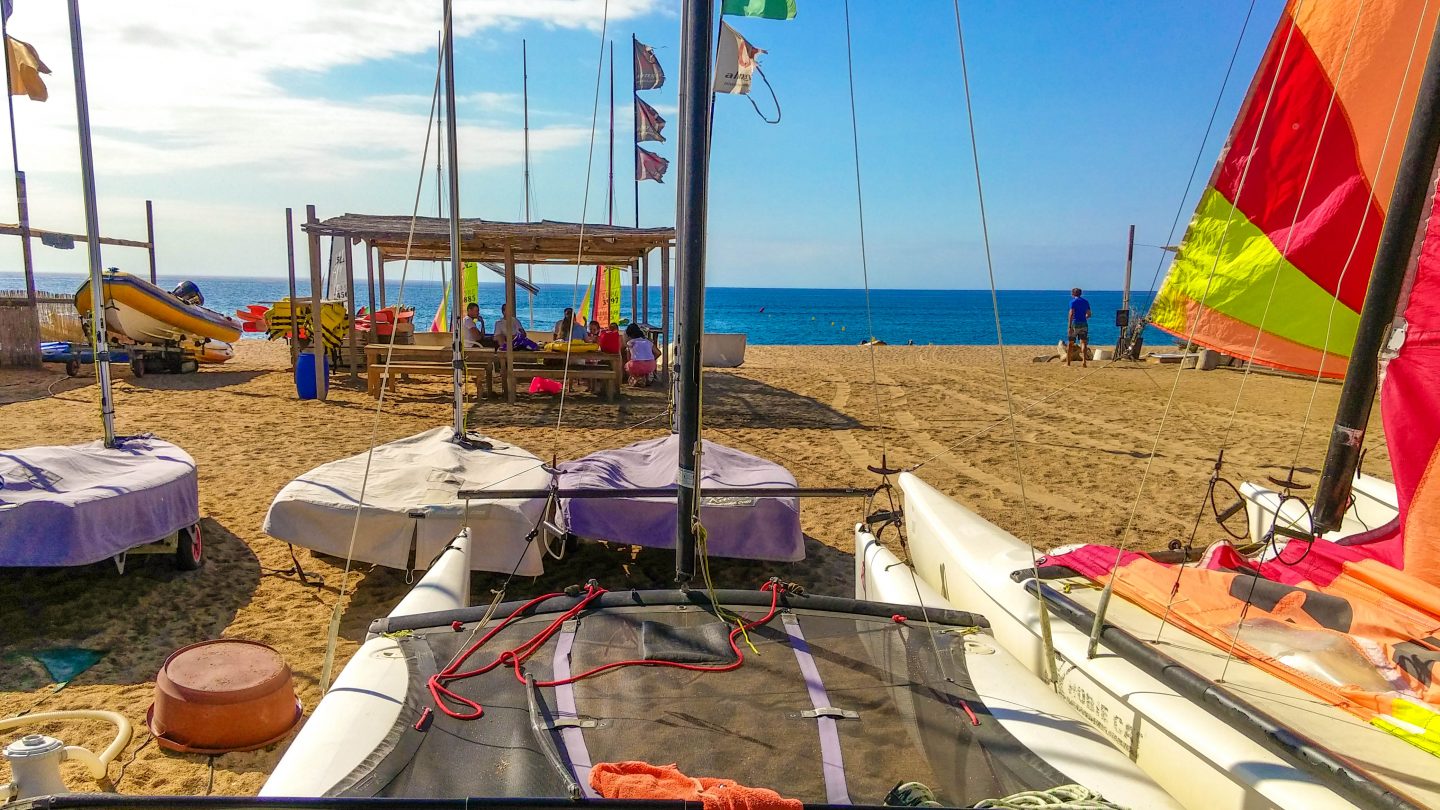 Disconnected from the daily routine at 70 Km from Barcelona. Pineda de Mar is a great place to relax with the kids. Check some interesting details in the blog!